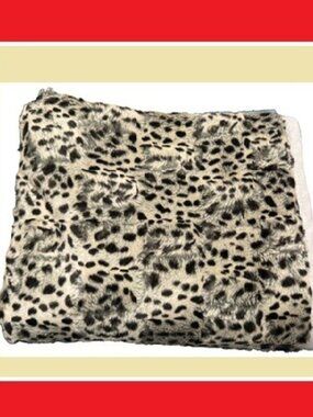Ann Taylor Luxe Faux Fur Animal Print Reversible 50 x 70 Throw Blanket, Cheetah
